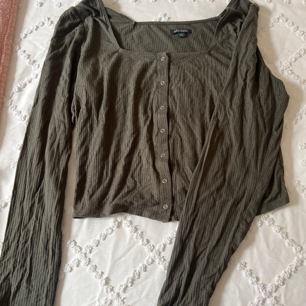Long sleeve button